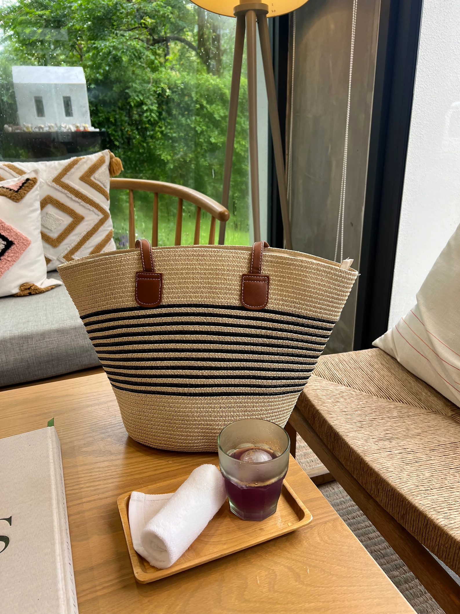 Sac en paille marron foncé – coloris élégant